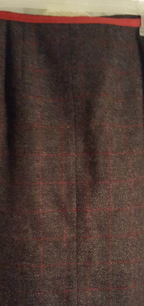 100% short Wool Skirt